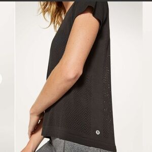 Lululemon Breeze By Short Sleeve Shirt Women's Size 8/10 Black Athlesuire